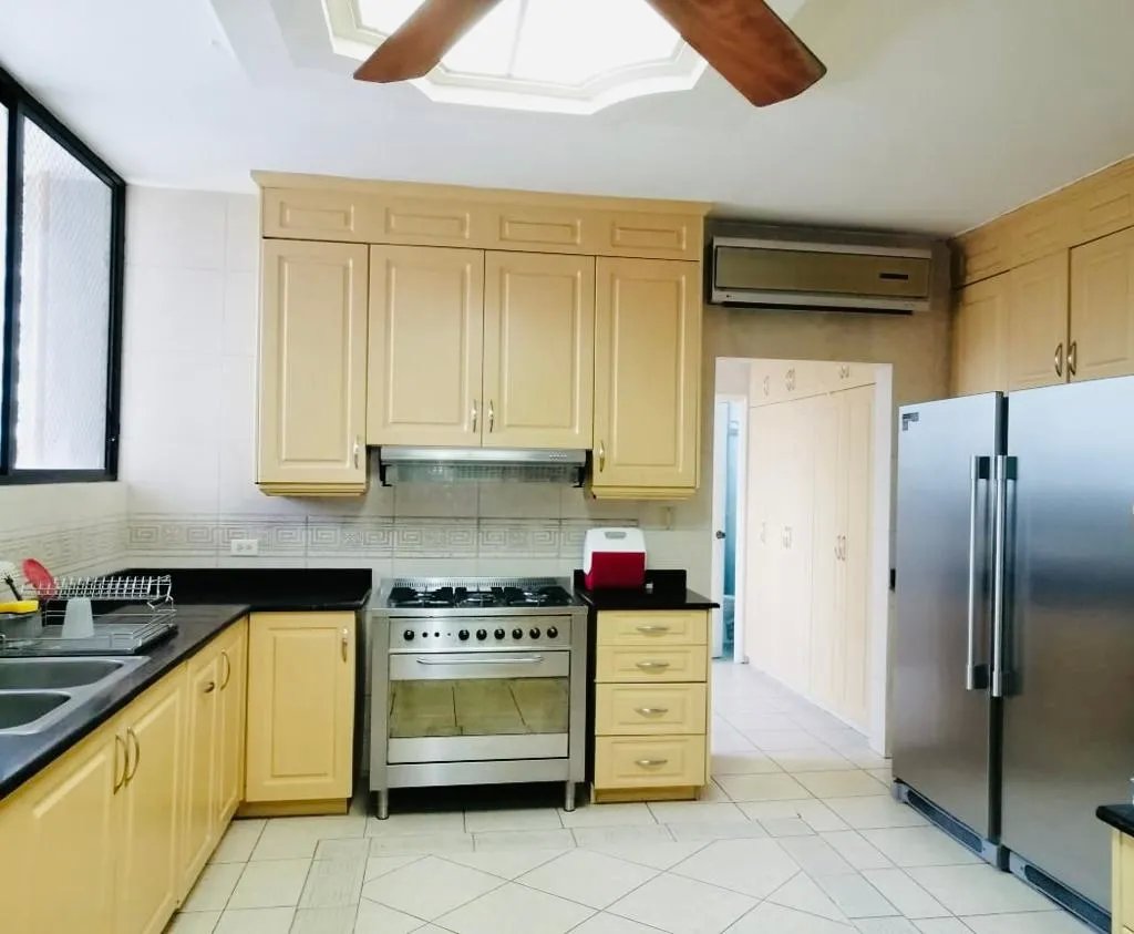 Property for sale in Golden Palace, Punta Paitilla, Panama City.