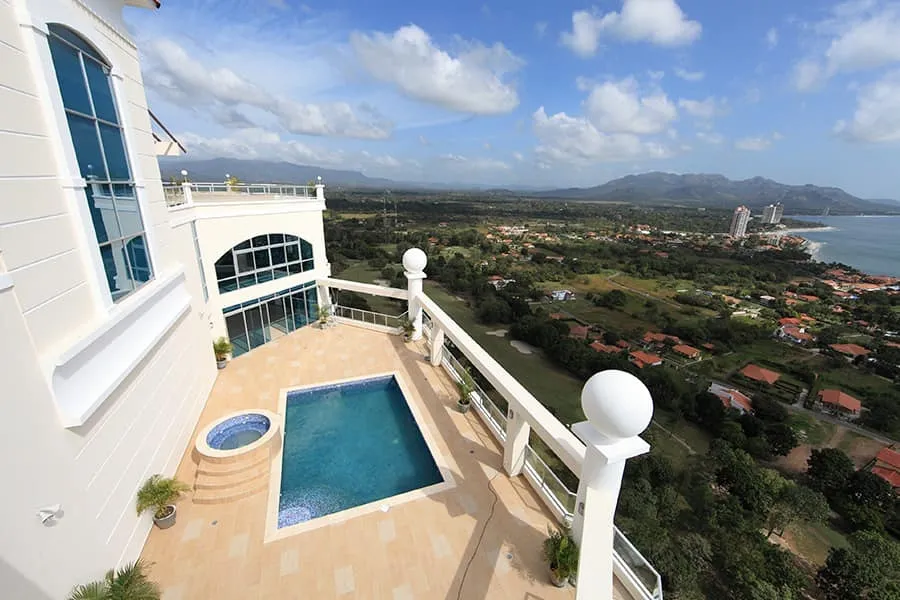 se vende apartamento en coronado golf tower, Panama