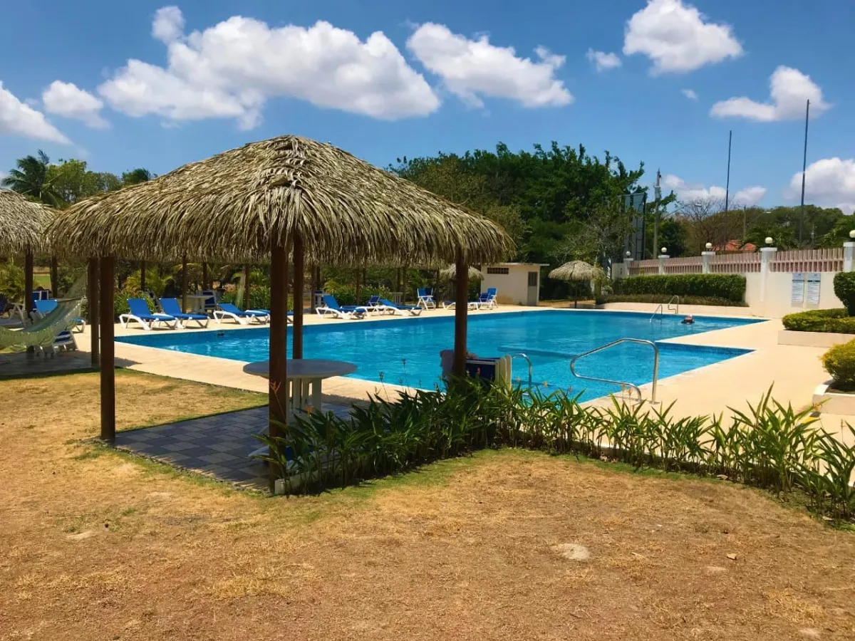 se vende apartamento en coronado golf tower, Panama