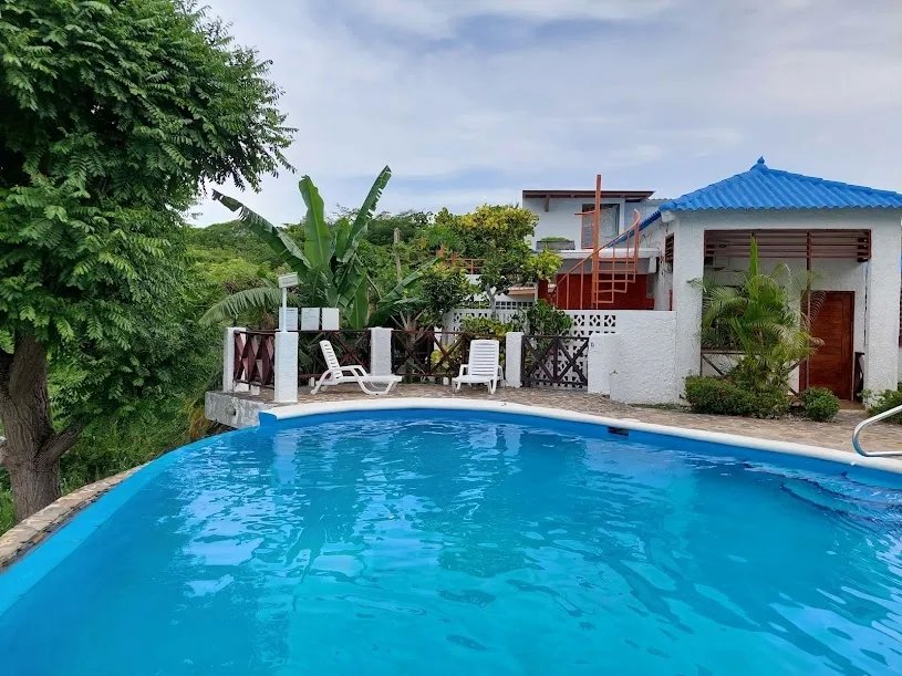 se vende casa de 7 recamaras 4 baños en playa nueva gorgona, Panama