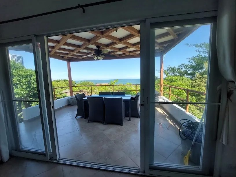 se vende casa de 7 recamaras 4 baños en playa nueva gorgona, Panama
