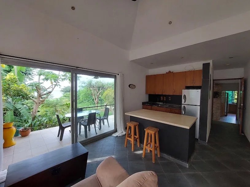 se vende casa de 7 recamaras 4 baños en playa nueva gorgona, Panama