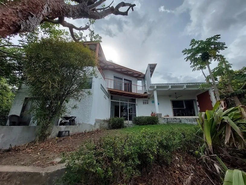 se vende casa de 7 recamaras 4 baños en playa nueva gorgona, Panama