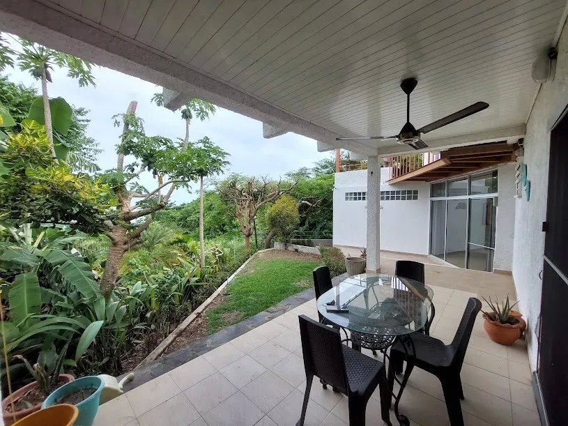 se vende casa de 7 recamaras 4 baños en playa nueva gorgona, Panama