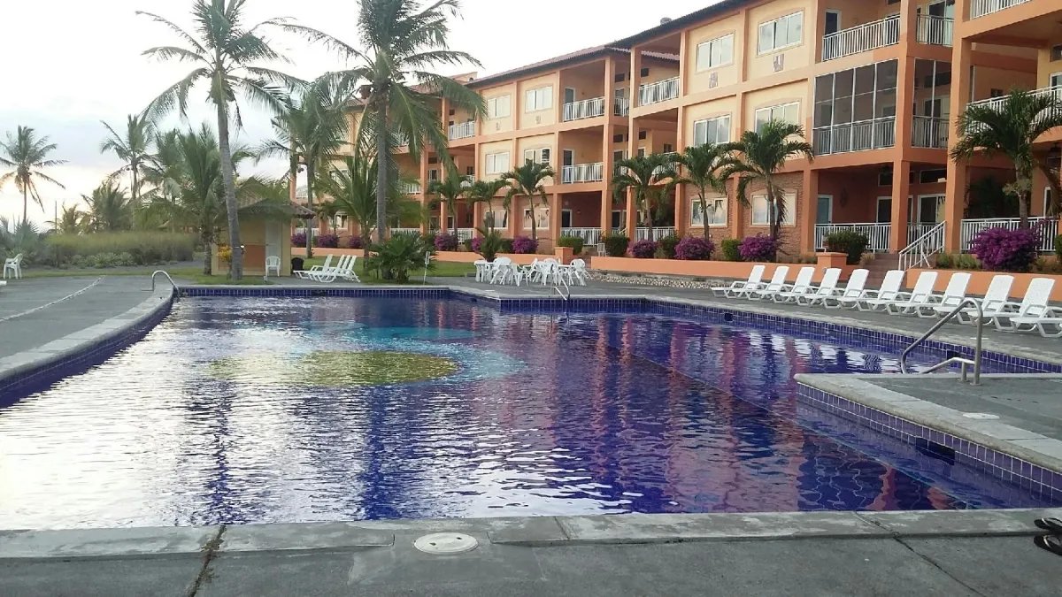 Condominio frente al mar en La Barqueta Resort - totalmente amueblado
