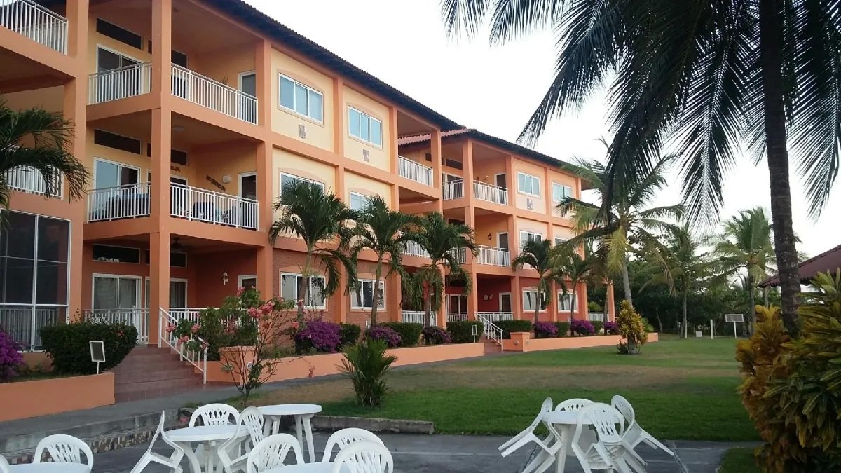 Condominio frente al mar en La Barqueta Resort - totalmente amueblado