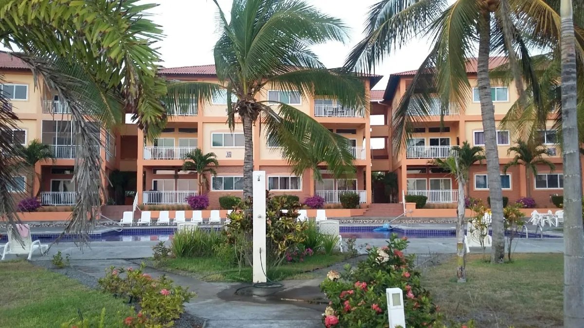 Condominio frente al mar en La Barqueta Resort - totalmente amueblado