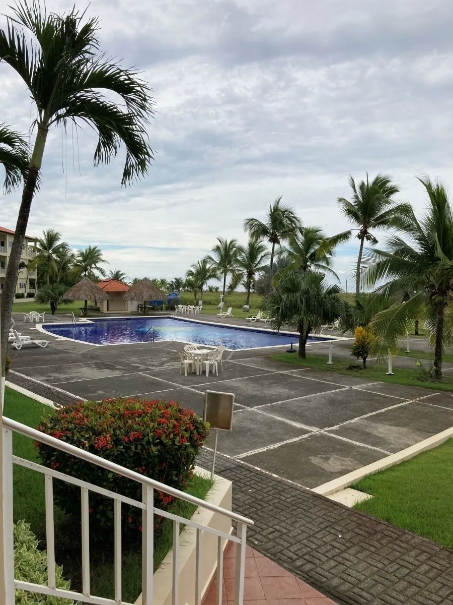 Condominio frente al mar en La Barqueta Resort - totalmente amueblado