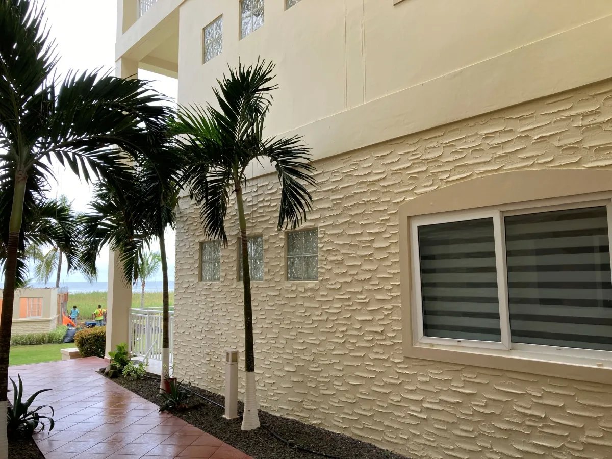 Condominio frente al mar en La Barqueta Resort - totalmente amueblado