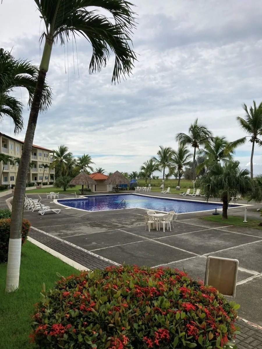 Condominio frente al mar en La Barqueta Resort - totalmente amueblado
