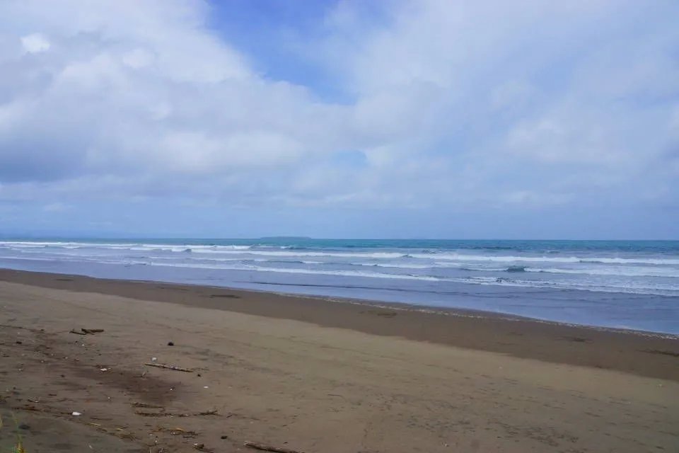 Lote con vista al mar en la famosa playa de las lajas