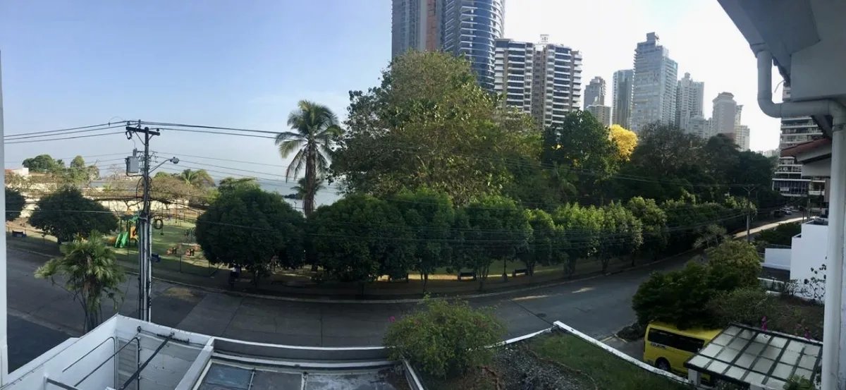 En expansión, 4 dormitorios, parque y frente al mar casa, en el corazón de la ciudad de panamá para la venta