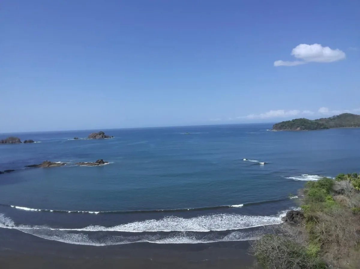 Se vende propiedad en playa gorgona, bahia de san lorenzo