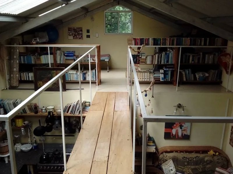 La casa perfecta para los amantes de la naturaleza con jardines de permacultura y acuaponía