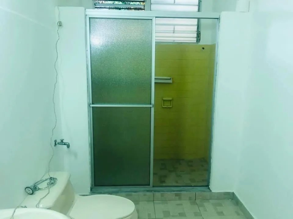 Se alquila casa  de 3 habitaciones en santa clara, rio hato, panama