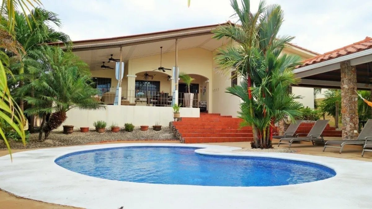 Se alquila casa  de 3 habitaciones en hacienda pacifica, san carlos