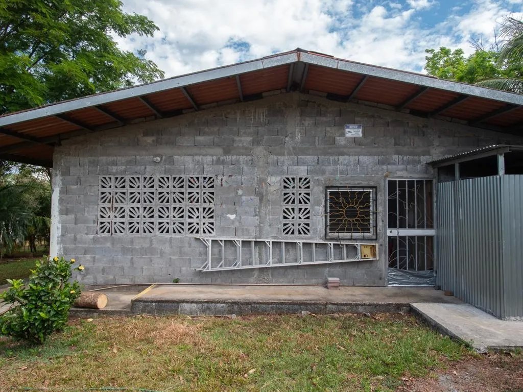 Casa asequible con potencial en gualaca - con opcion de financiamiento!