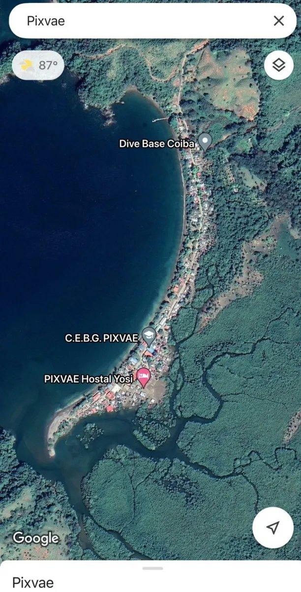 Se vende terreno con pequeña casa frente al mar en el pueblo de pixvae, veraguas.