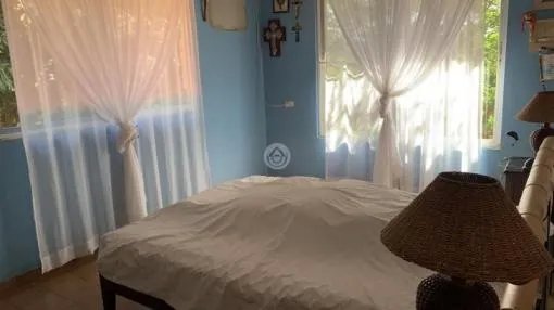 Gran terreno con dos casas en el estero de las lajas