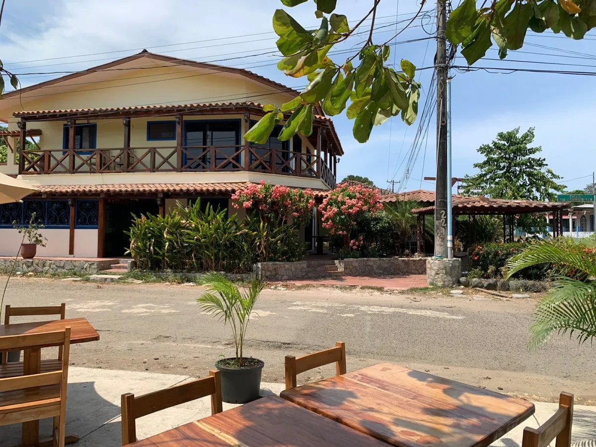 Se vende lote de 500 metros cuadrados en la localidad de pedasi, provincia de los santos.