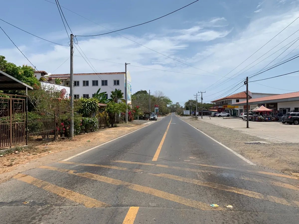 Se vende lote de 500 metros cuadrados en la localidad de pedasi, provincia de los santos.