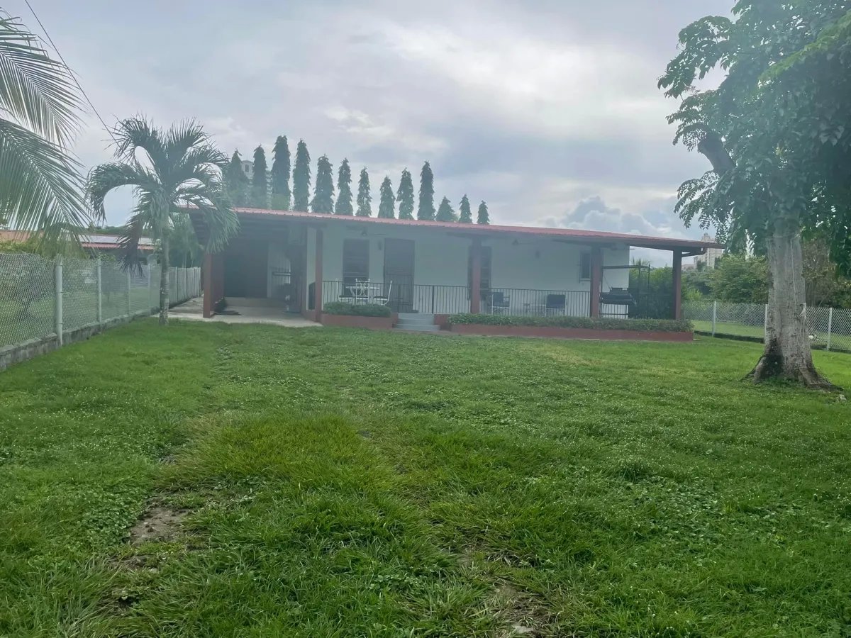 Se alquila casa en coronado