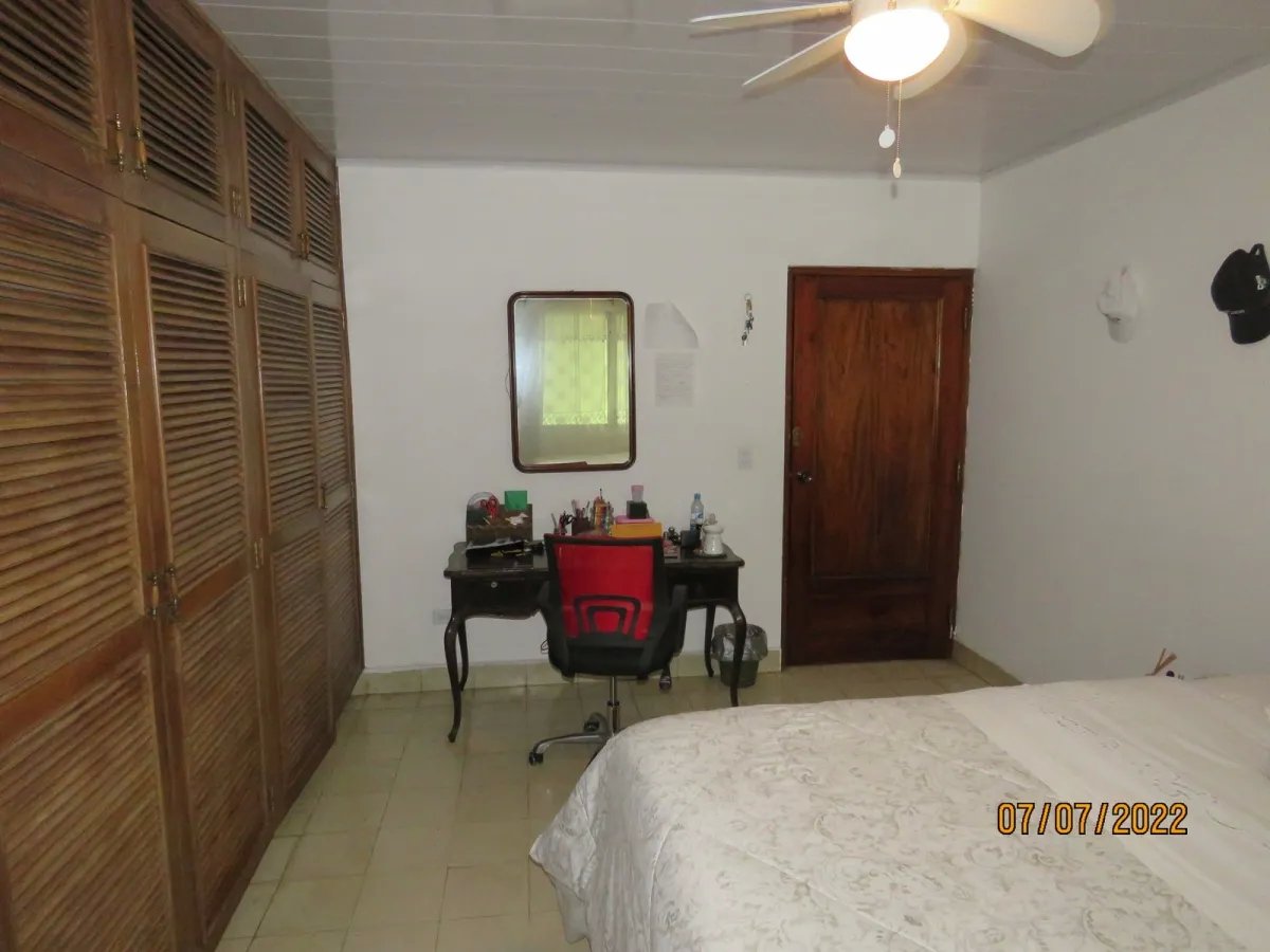 Gran casa familiar junto al centro comercial terronal en zona comercial