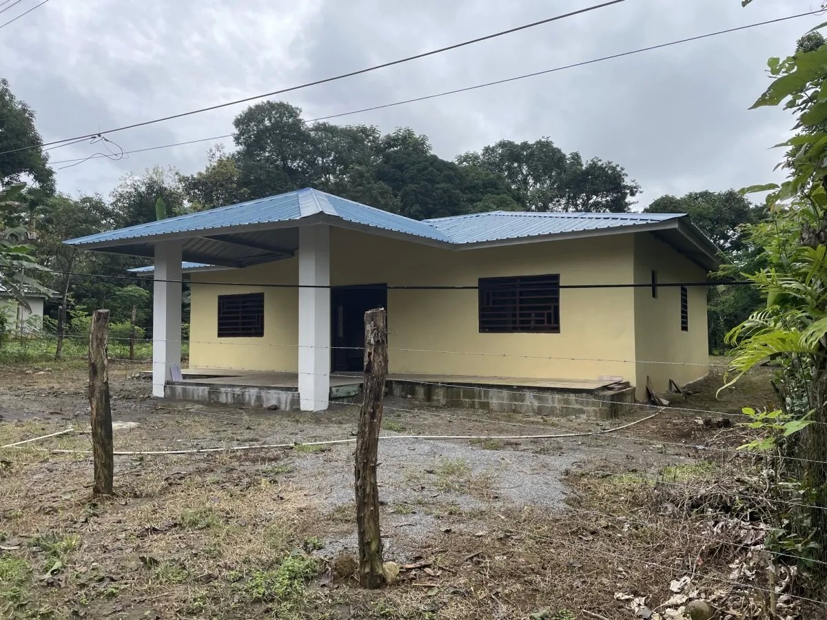 Casa casi terminada en un gran terreno en dolega