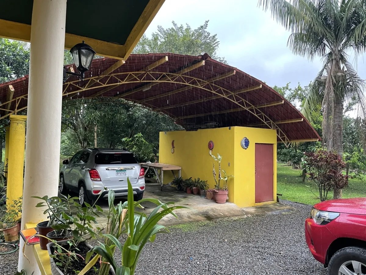 Alegre casa familiar en un gran terreno cerca de dolega