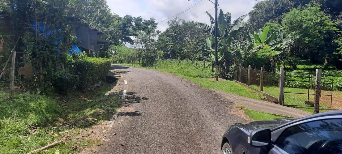 Lote tranquilo pero céntrica en las lajas, a 10 minutos de la playa
