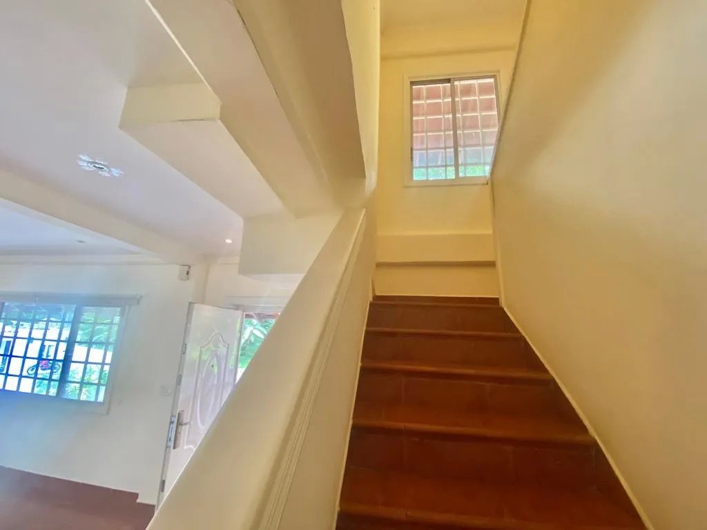 Venta de casas dúplex en albrook con apartamento completo para invitad...