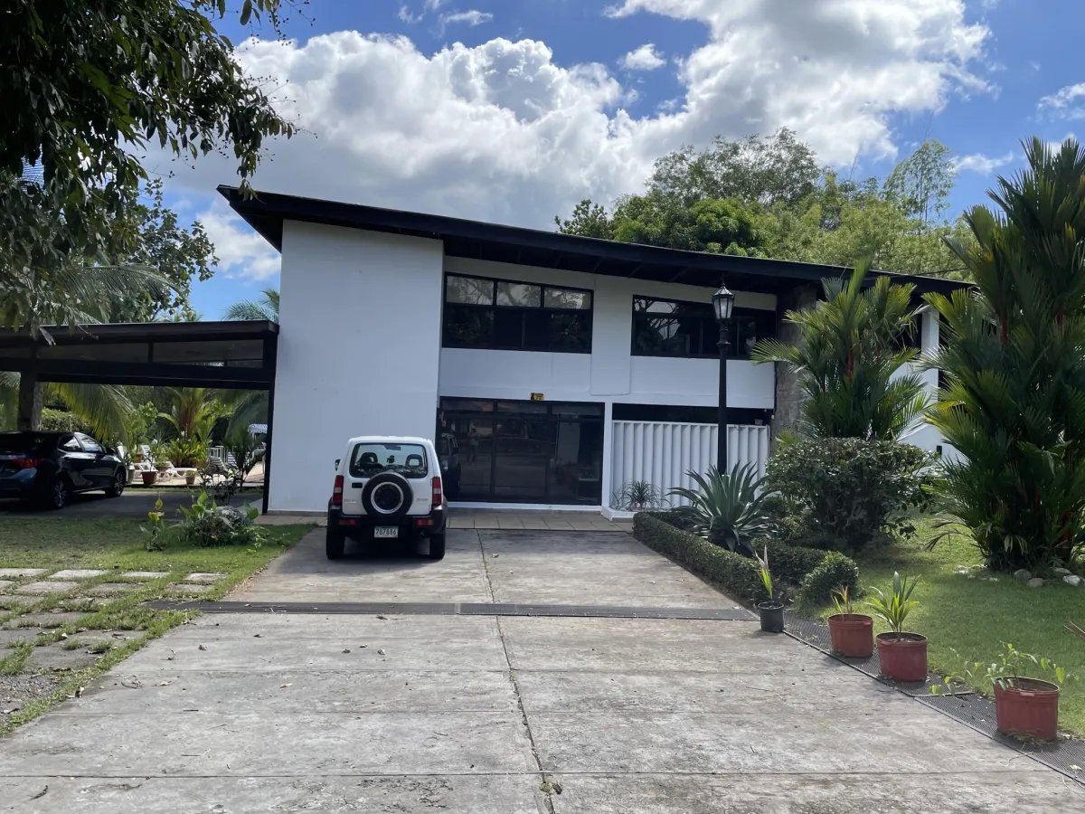 Casa clásica de mid-century en la mejor zona residencial de david