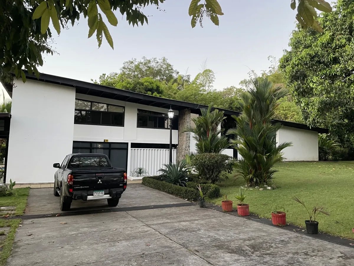 Casa clásica de mid-century en la mejor zona residencial de david