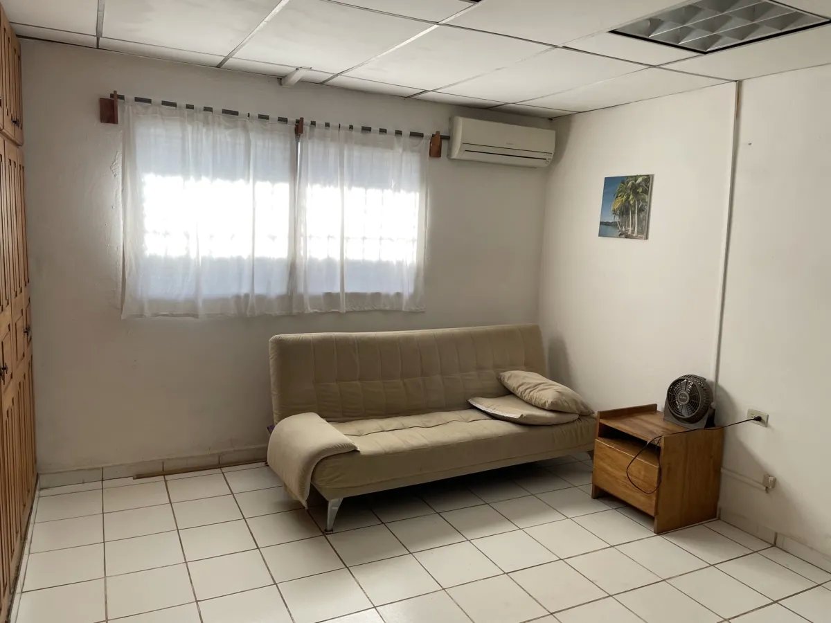 Casa u oficina en el centro de las lajas - cerca de la playa