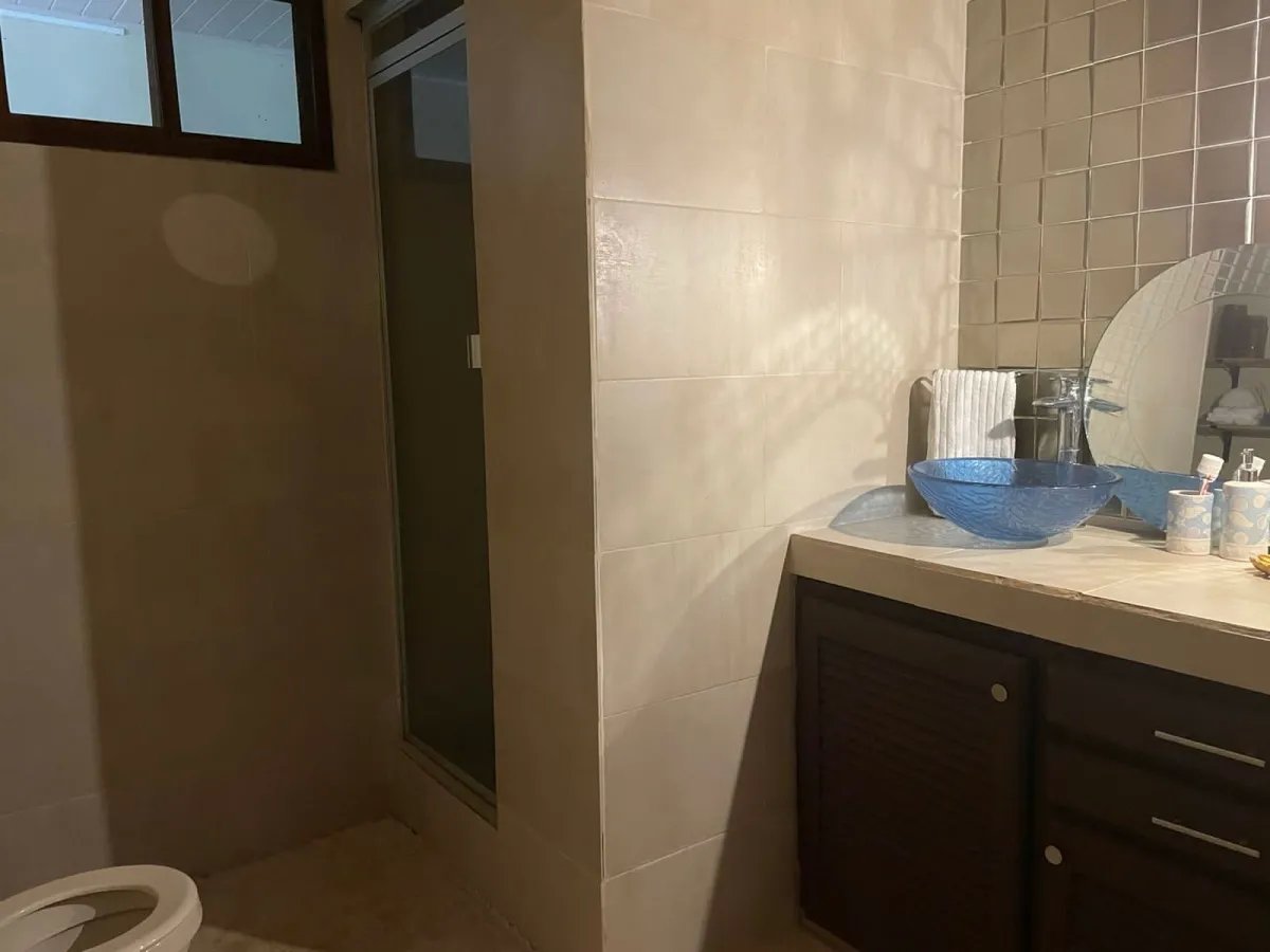 Lote comercial con casa en santa catalina pueblo centee