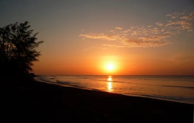 Gran venta de dos lotes en playa Guanico, a 18 km de Tonosi, separados o juntos: ambos son linderos.