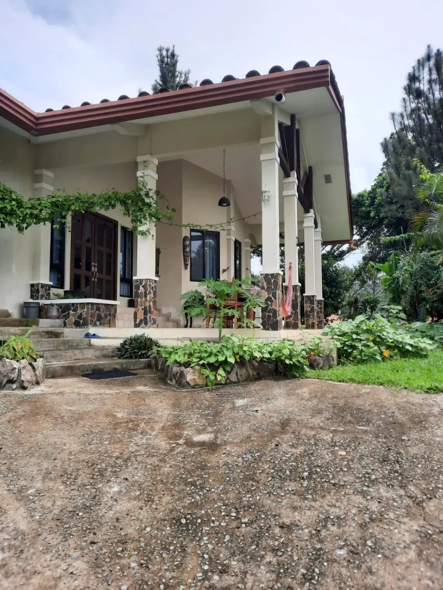 Fácil casa en la montaña segura comunidad cerrada