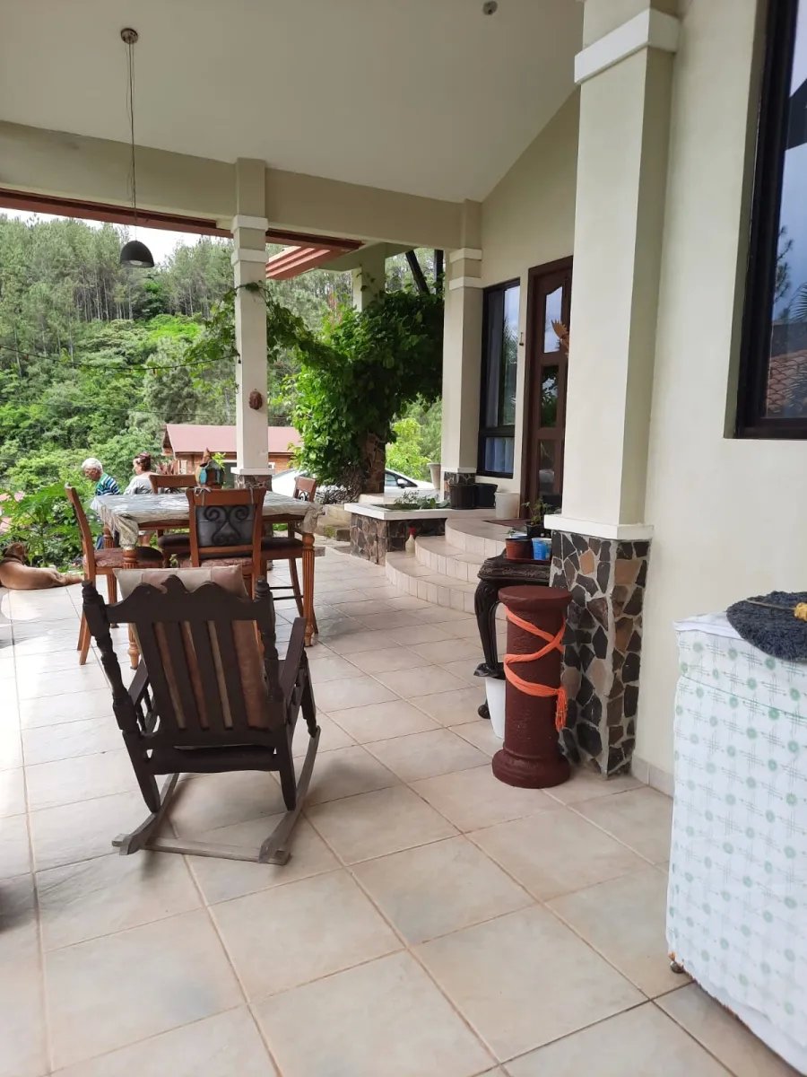 Fácil casa en la montaña segura comunidad cerrada