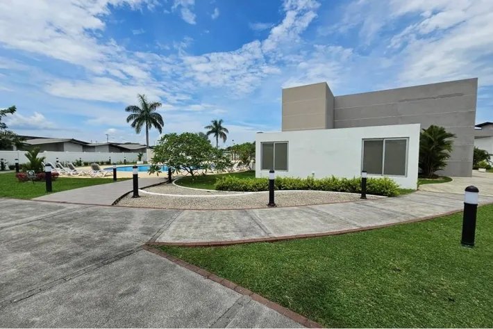 Venta de casa en villa sur, costa sur