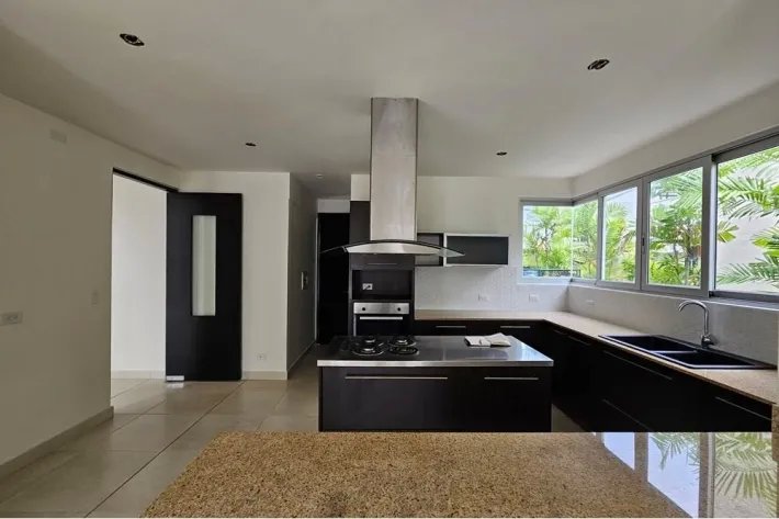Venta de casa en villa sur, costa sur