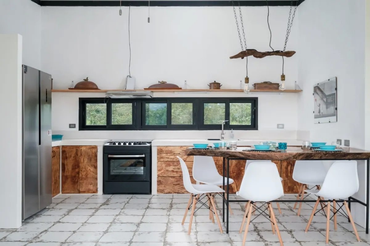 Nueva casa de buen gusto en un lote de ensueño río en la tranquilidad maravillosa no muy lejos de boquete y david