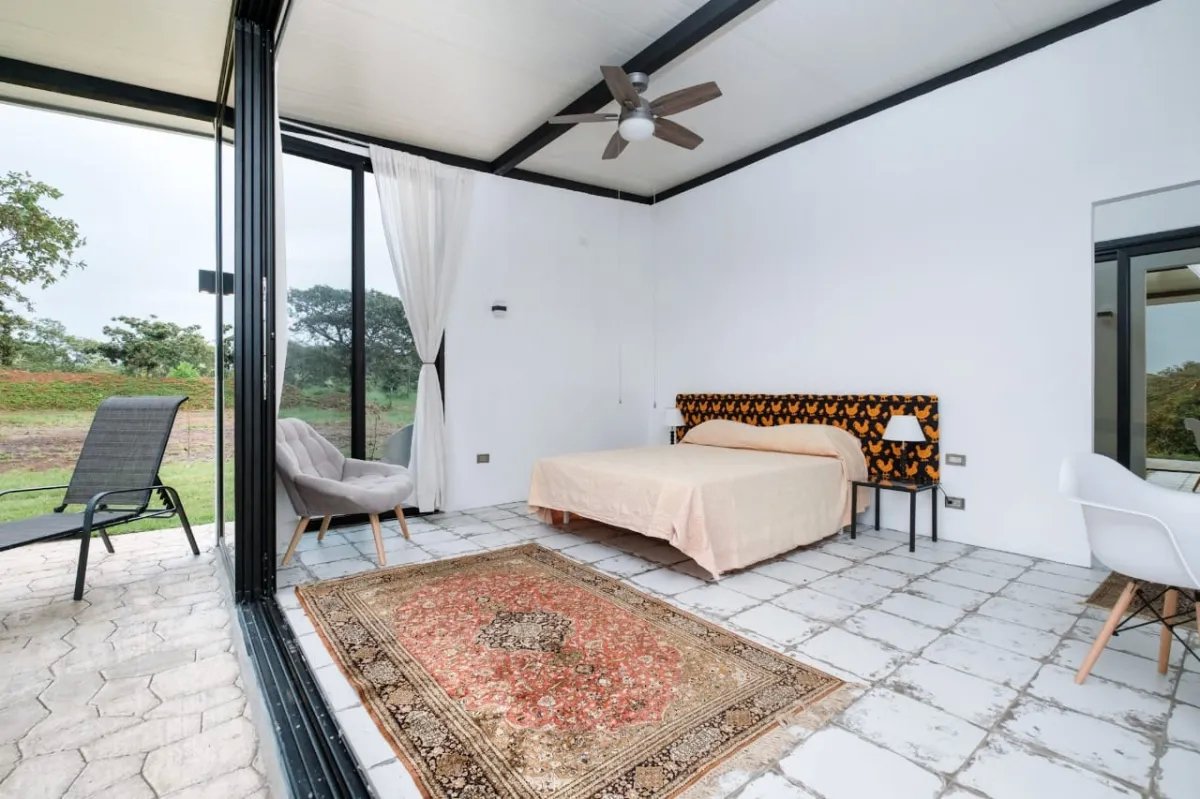 Nueva casa de buen gusto en un lote de ensueño río en la tranquilidad maravillosa no muy lejos de boquete y david