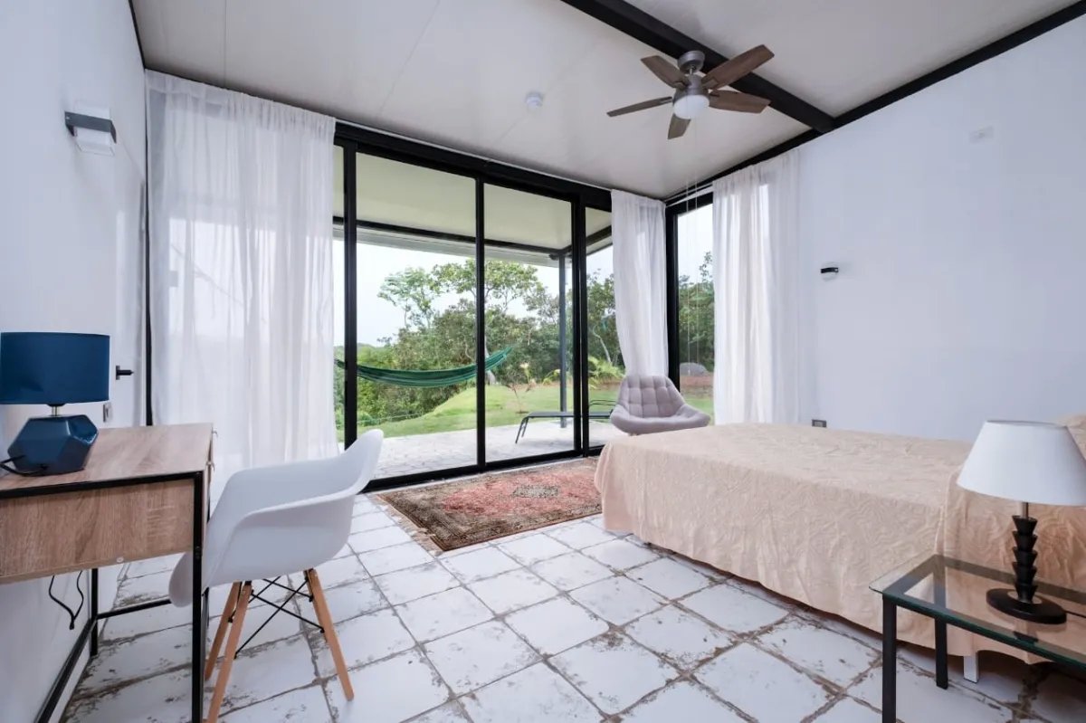 Nueva casa de buen gusto en un lote de ensueño río en la tranquilidad maravillosa no muy lejos de boquete y david