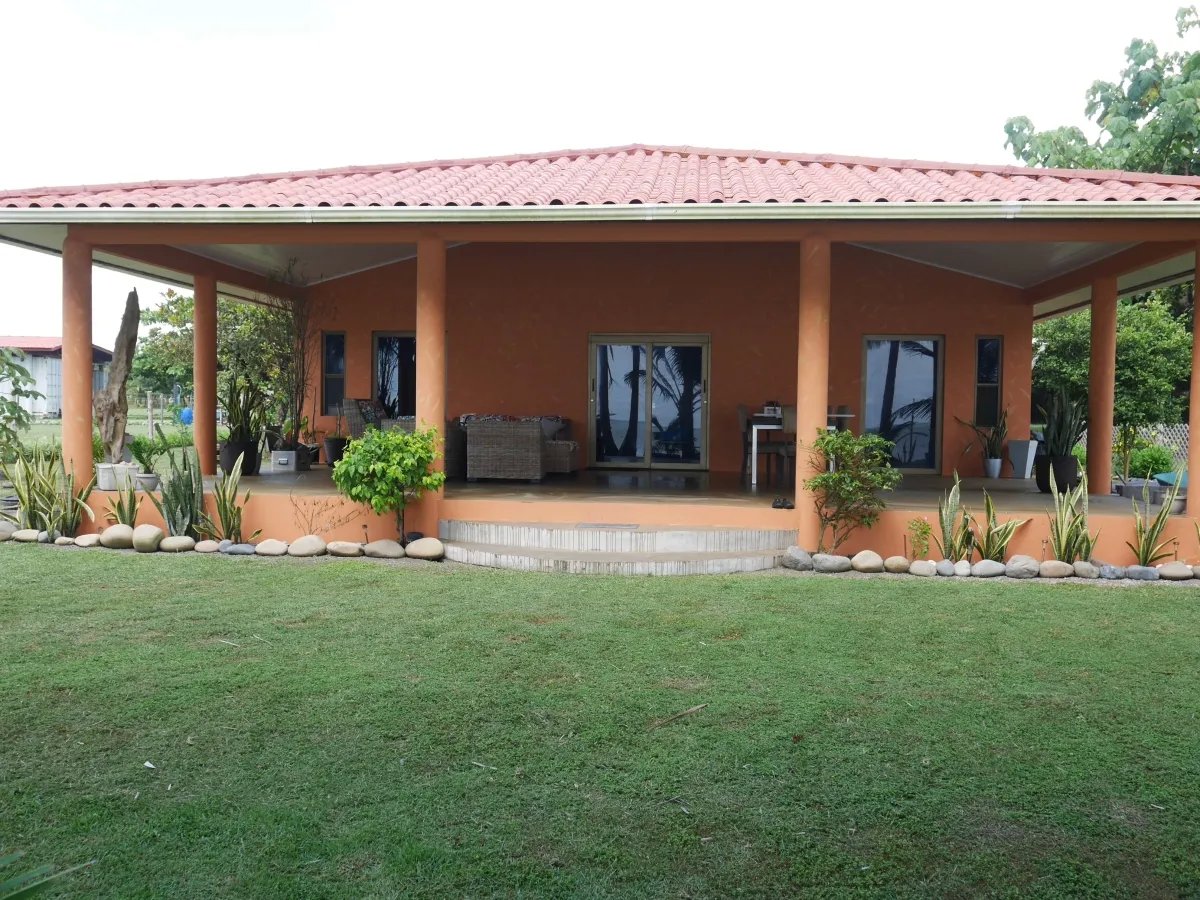Casa de playa autosuficiente con una hectárea de terreno