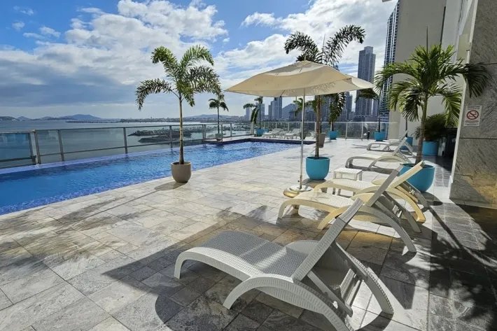 Venta de apartamento en ph waters on the bay, avenida balboa