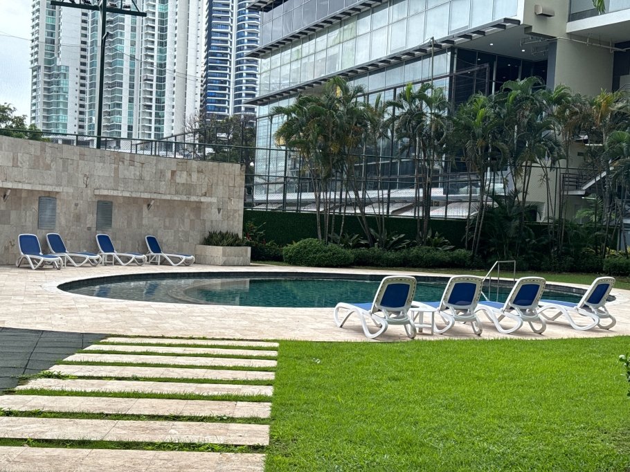 Venta o alquiler de apartamento amoblado en punta pacífica, panamá
