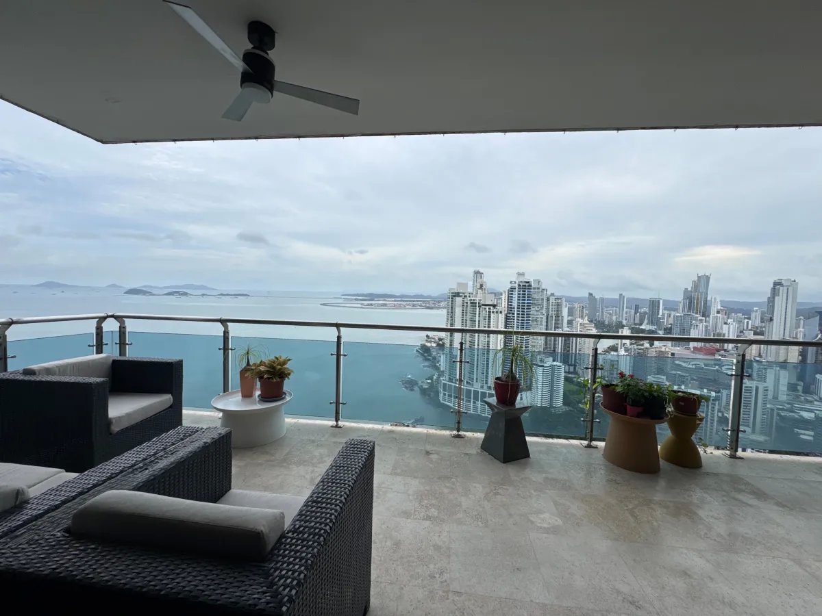 Venta o alquiler de apartamento amoblado en punta pacífica, panamá