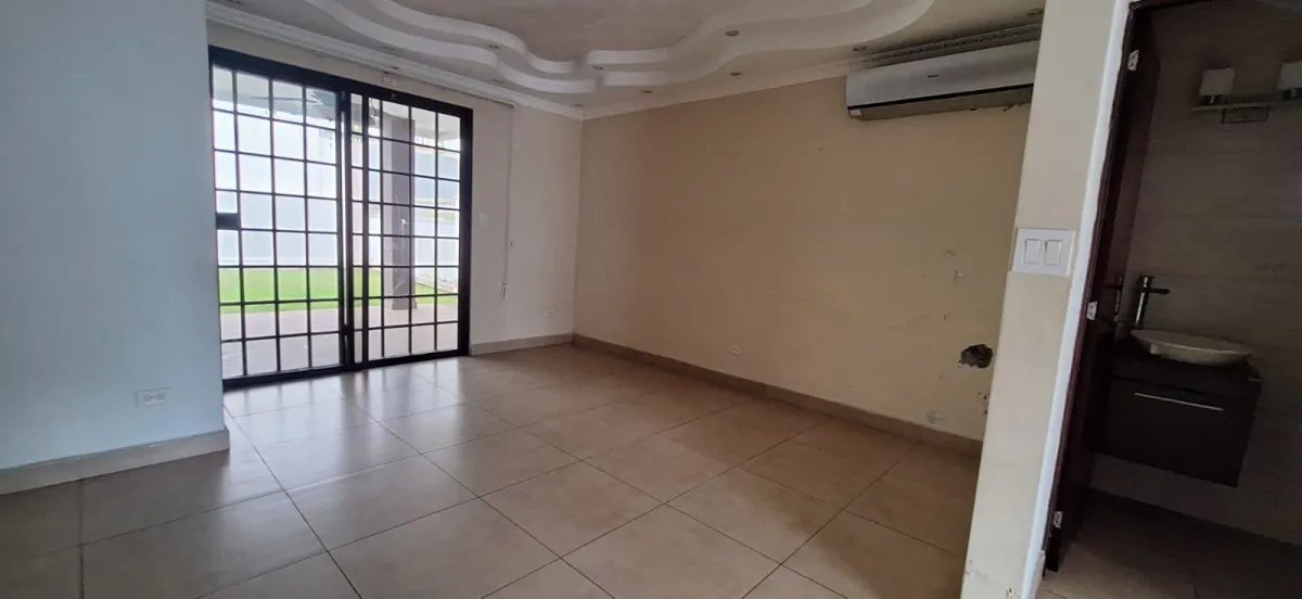 Venta de casa en p.h. olympus, brisas del golf