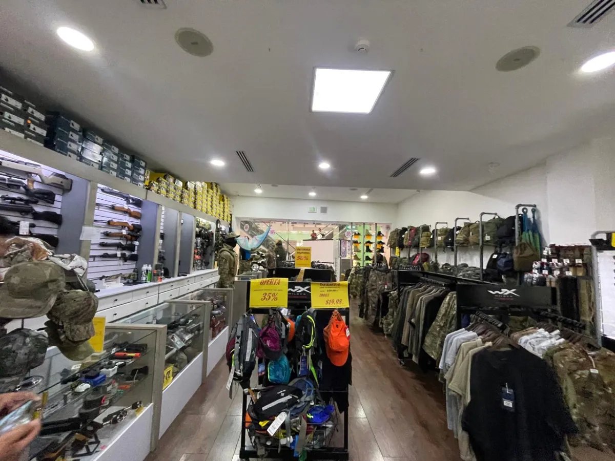 Se vende local planta baja en albrook mall