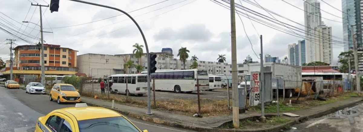 Se vende terreno comercial una cuadra de ave. balboa